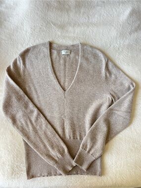 Club Monaco V-Neck Cashmere Sweater in Taupe sz L